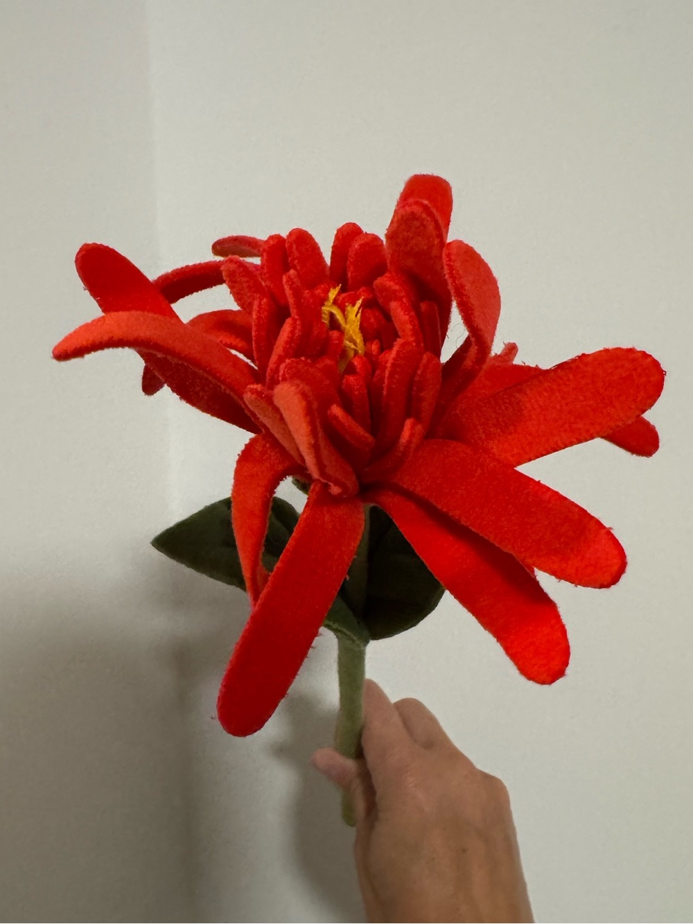 CJ Hendry Flower Market (Rockefeller Center 2025) orange/red plush flower
